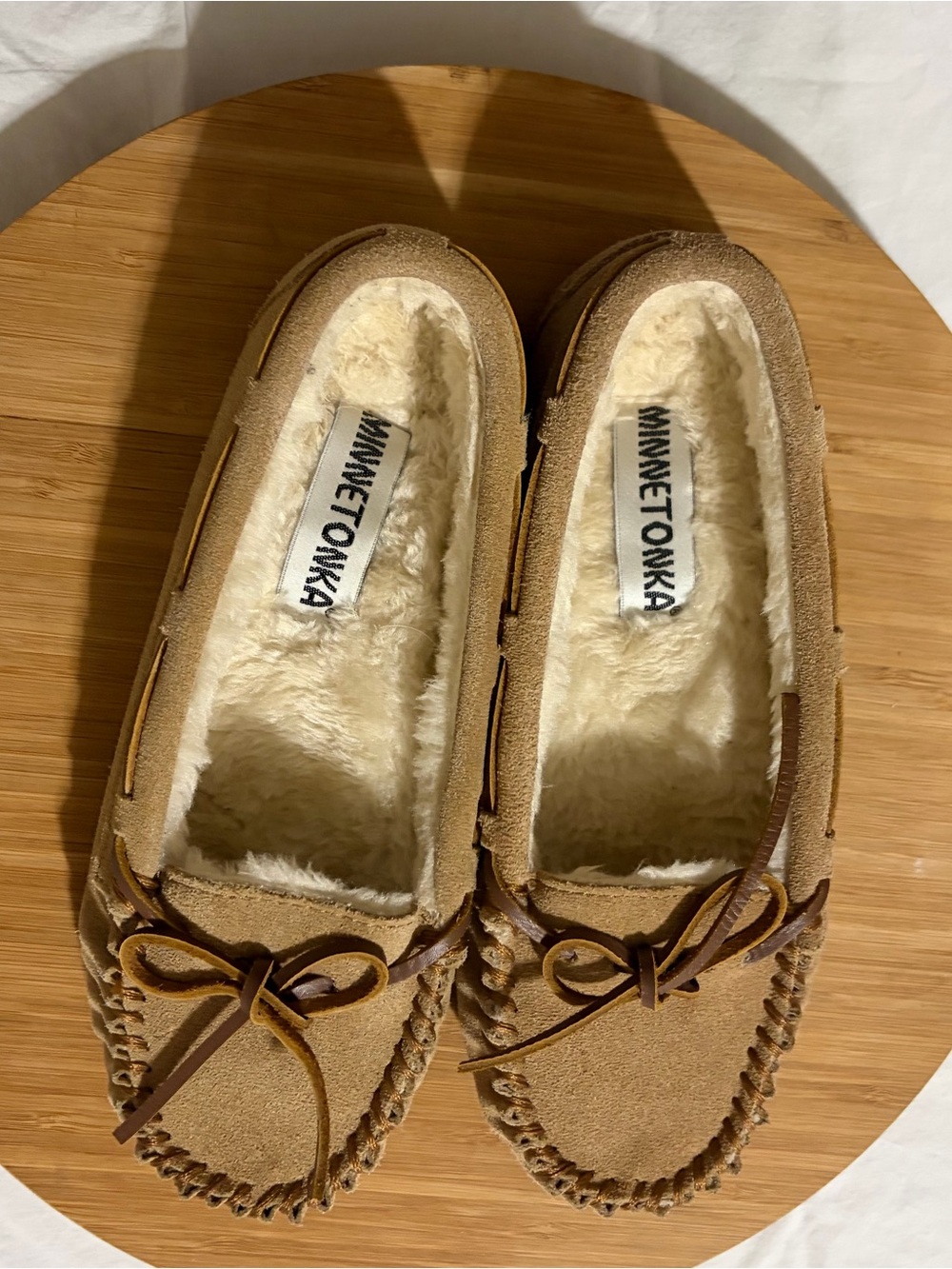 Minnetonka leather slippers 6M